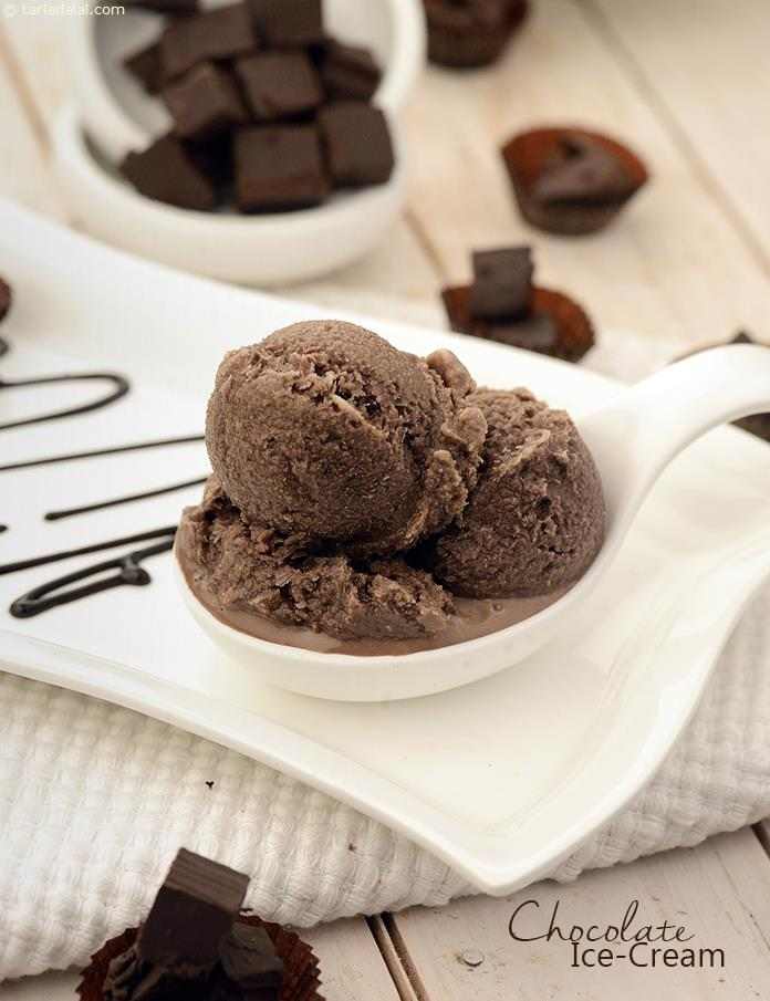 Chocolate Ice- Cream, made with an ideal mix of fresh cream and milk, The lingering taste of dark chocolate laced with hints of vanilla is truly memorable.