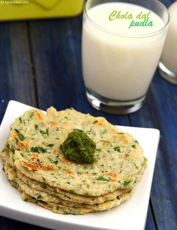 A traditional Gujarati dish, Chola ni Dal na Poodla is a scrumptious pancake made of a batter of soaked and ground chola dal fortified with chopped fenugreek leaves and other common flavour enhancing ingredients.