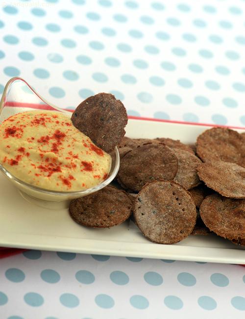 Baked yoghurt and sesame flavoured, ragi, soya and wheat flour crispies served with Hummus the famous lebanese dip.