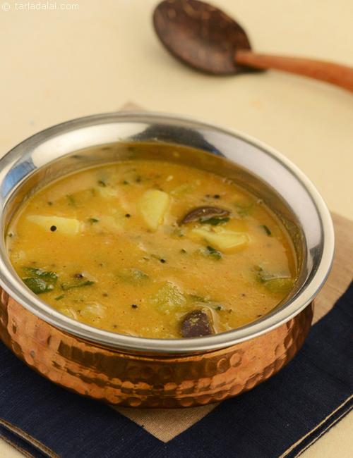 Dakho, a sweet and sour combination of toovar and chana dal with vegetables and spices add a special touch to this dal.