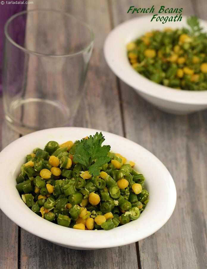 The roasted urad dal and asafoetida give the French Beans Foogath an aromatic appeal even without using onions, garlic, etc., while the soaked chana dal adds to the volume and balances the texture well.
