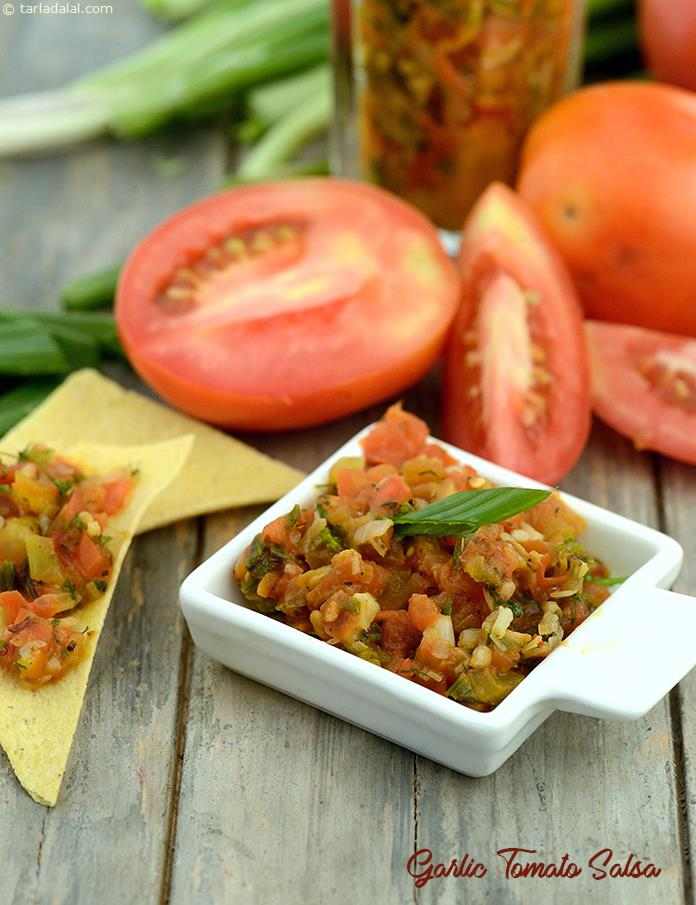 A quick Mexican accompaniment with the irresistible flavour and aroma of herbs and chilli flakes, the Garlic Tomato Salsa is a perfect accompaniment for baked nachos or any other baked chips.