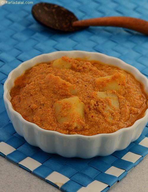 Goanese Potatoes in a gravy made with a coconut based spicy paste and tomatoes.