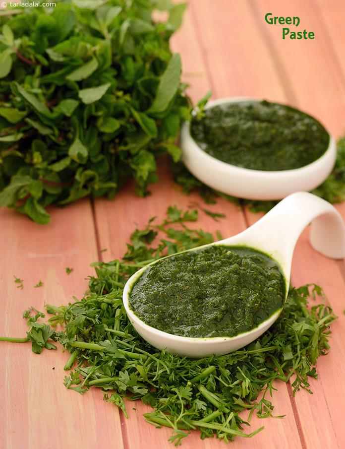 This spicy and thick Green Paste adds a wonderful flavour to curries and pulaos. It has a striking flavour of coriander and mint, balanced by the team work of poha and grated coconut.