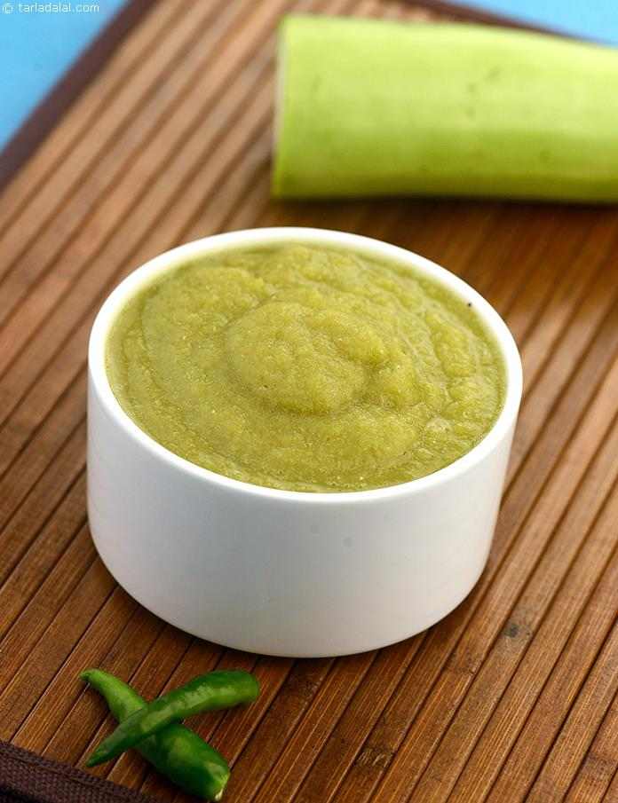 A jain preparation of Green Sauce made from bottle gourd, capsicum and green chillies.