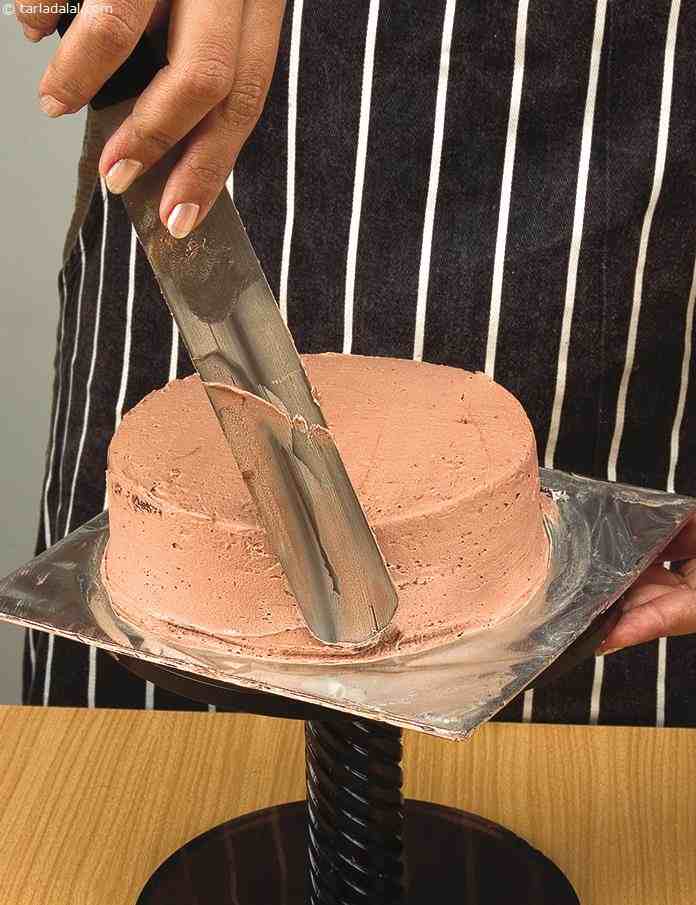 How To Cover Cakes ( Cakes and Pastries)