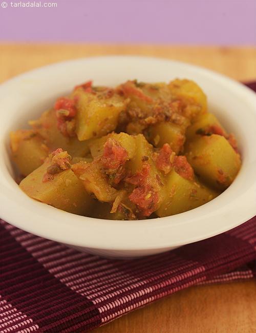 Khatte Meethe Kaddu, this sweet and sour pumpkin subzi can be cooked within minutes and makes this an ideal dish to whip up when you are in a hurry.