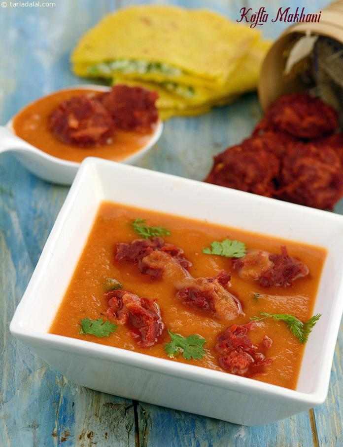 The vibrant, red-coloured kofta used in this delightful dish is made using beetroot and carrots, which not only add colour to this subzi but also pool in nutrients like vitamin A, fibre and folic acid. 