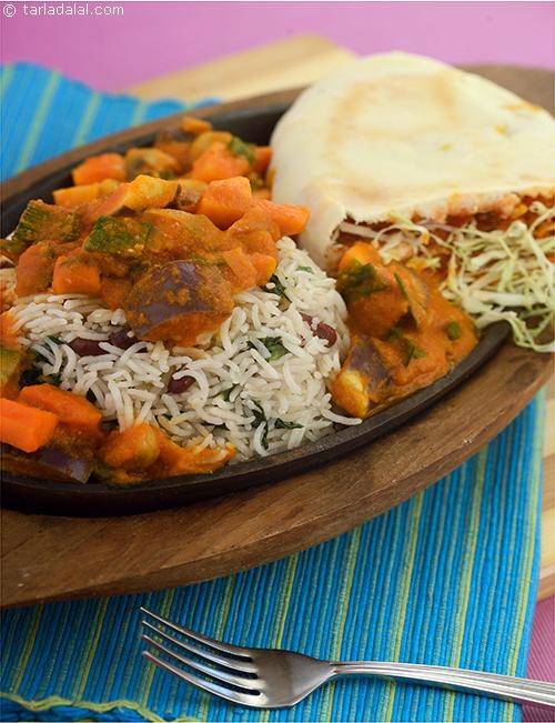 Lebanese Sizzler, succulent falafel patties combined with bean and spinach rice topped with hot sauce and vegetables are assembled to give you a sizzling extravagance.