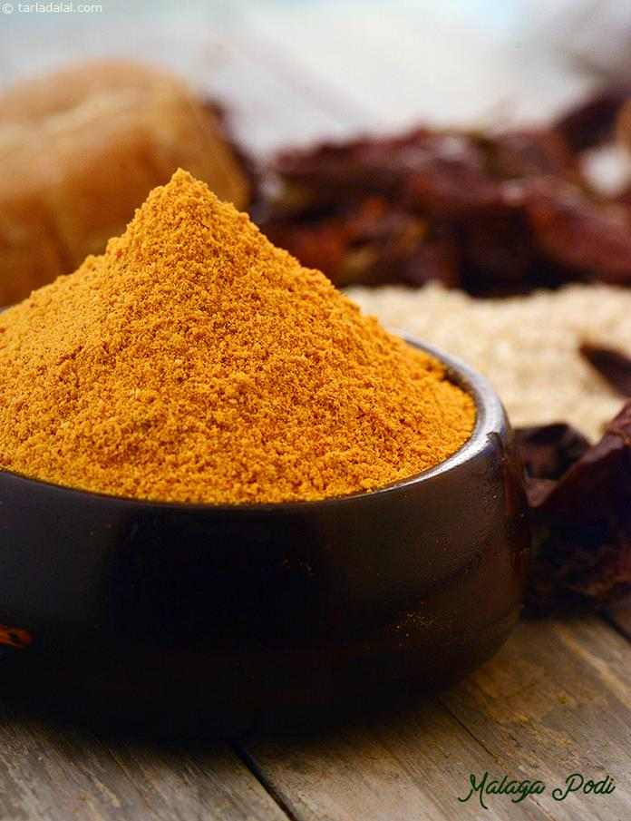 Malaga Podi is an all-time favourite accompaniment to idlis and dosas.Coarsely powdered Milagai Podi has a wonderful texture similar to hand-pounded masalas and is favoured by many. 