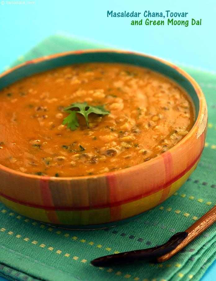 Masaledar Chana, Toovar and Green Moong Dal is a protein-rich combination of dals prepared in an authentic indian style, with aromatic spices and powders. 