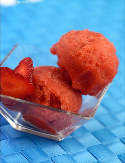 Melon and Strawberry Gelato, fruity and fresh flavours of this muskmelon and strawberry sorbet will cleanse your palate after a cheesy Italian meal, leaving you hungry for more!