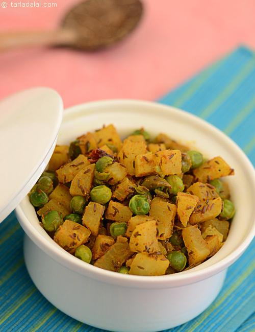 Green peas and potatoes mellow the pungent taste of raddish in the mildly spiced subzi Mulor Ghanto, a Bengali speciality.