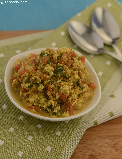Paneer Akuri, crumbled cottage cheese cooked in tomatoes and spices. A unique parsi specialty that is very delicious despite being relatively simple and quick-to-make.