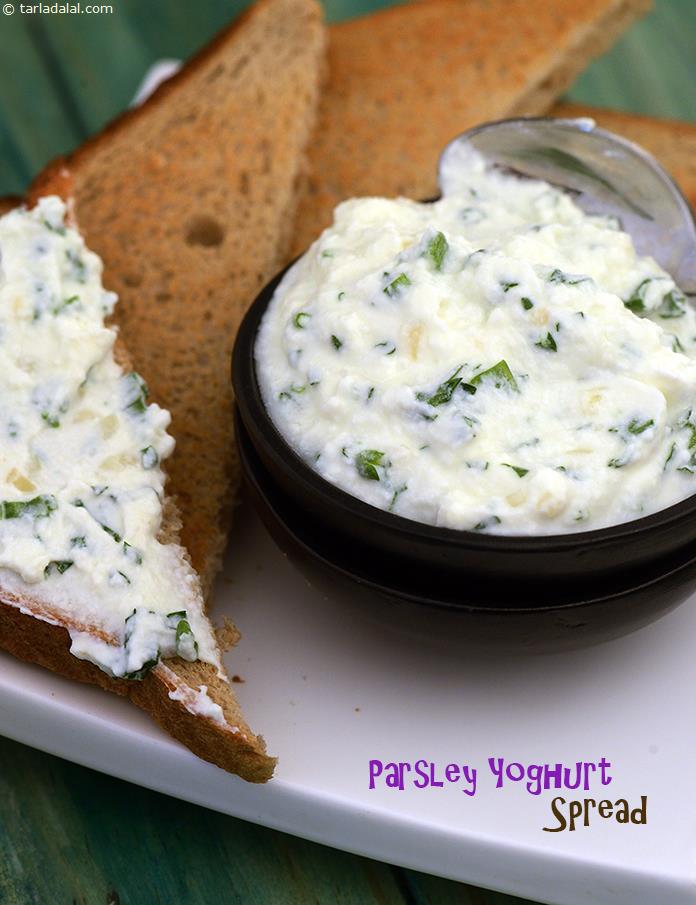 Parsley Yoghurt Spread, a light and aromatic spread made of low-fat curds, parsley, garlic and spring onion greens, the Parsley Yoghurt Spread is a calcium and protein rich recipe that is good for the heart and for controlling cholesterol.