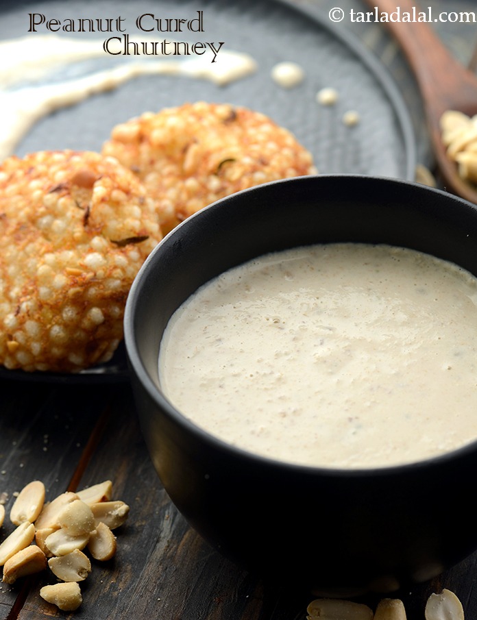 When peanuts and fresh curds do a tango on stage, what you get is a spicy, crunchy and tangy accompaniment that goes well with Sabudana Khichdi and Sabudana Vadas. The best part is that this Peanut Curd Chutney involves zero cooking time! 