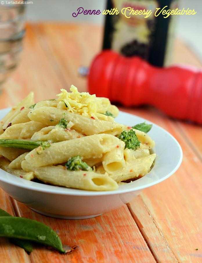 Penne with Cheesy Vegetables is dominated by cheese and loads of veggies flavoured with garlic, chilli flakes and of course, pepper. Adding corn flour dissolved in milk gives it a very creamy texture and pleasant mouth-feel.