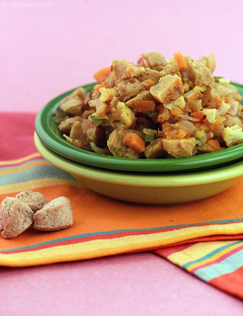 Soya ki Subzi, this mildly spiced and nutritious subzi  for your toddler will make an excellent accompaniment for rotis and parathas.