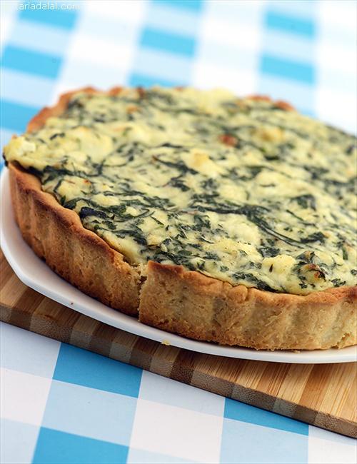 Spinach and Cottage Cheese Quiche,a french meal is incomplete without a melt-in-the-mouth quiche.This quiche has a creamy filling of paneer and spinach.