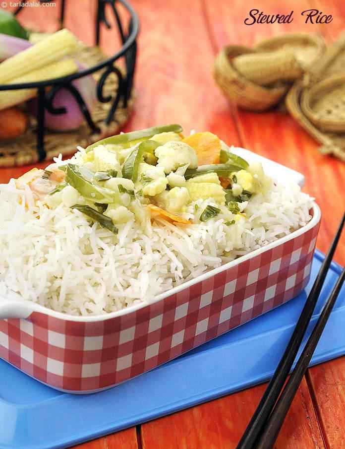 This Stewed Rice is very unique in that it does not use any spices or sauces. Yet, it is amazingly flavourful and aromatic, all thanks to the magic of the vegetables used.