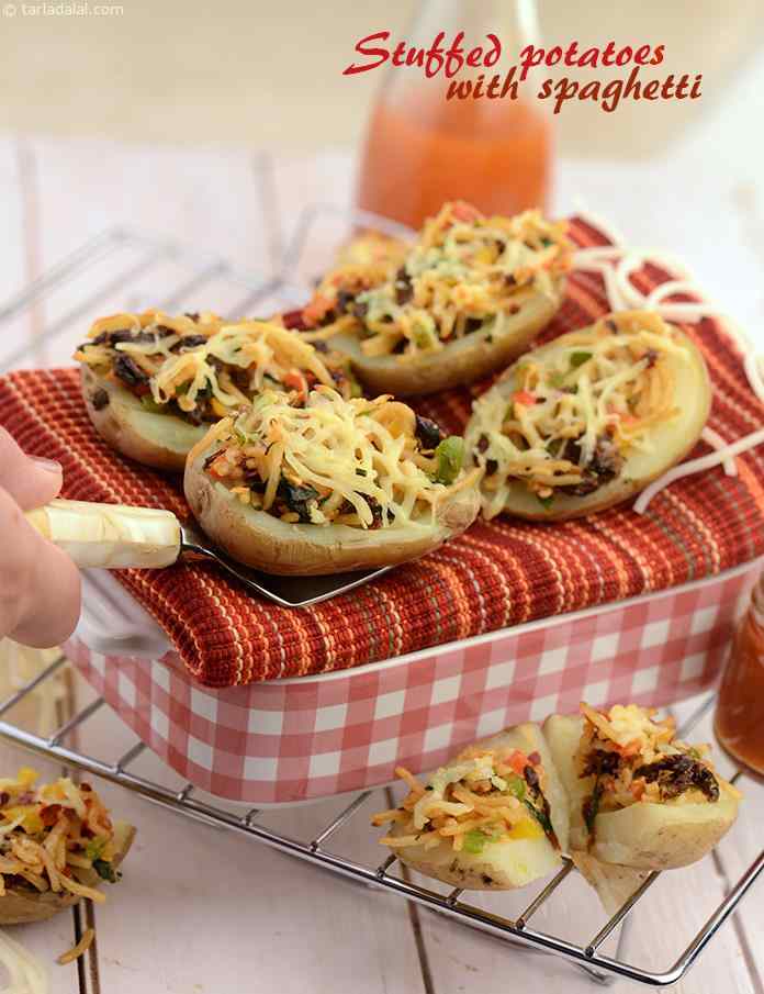 Potatoes, stuffed with an exotic herbed mixture of spaghetti, sun-dried tomatoes and capsicum, are topped with cheese and baked to perfection, till the cheese melts and the filling fuses with the potatoes, resulting in a perfect starter!