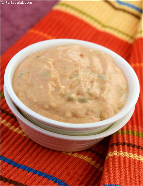 Thousand Island Dresssing, An authentic american creamy yogurt dressing that is mayonnaise based. this vegetarian version enhanced with mustard powder and ketchup combines fresh veggies like capsicum and onion into a sensational blend.