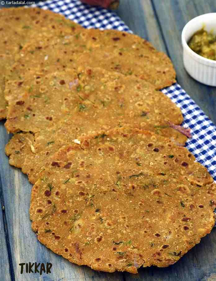 Unleavened rotis of wheat and maize flour, Tikkar is a mouth-watering delicacy from the dessert province of Rajasthan. Cooked with ghee, this crisp bread is wonderfully flavoured with ginger, garlic, onions, and more.