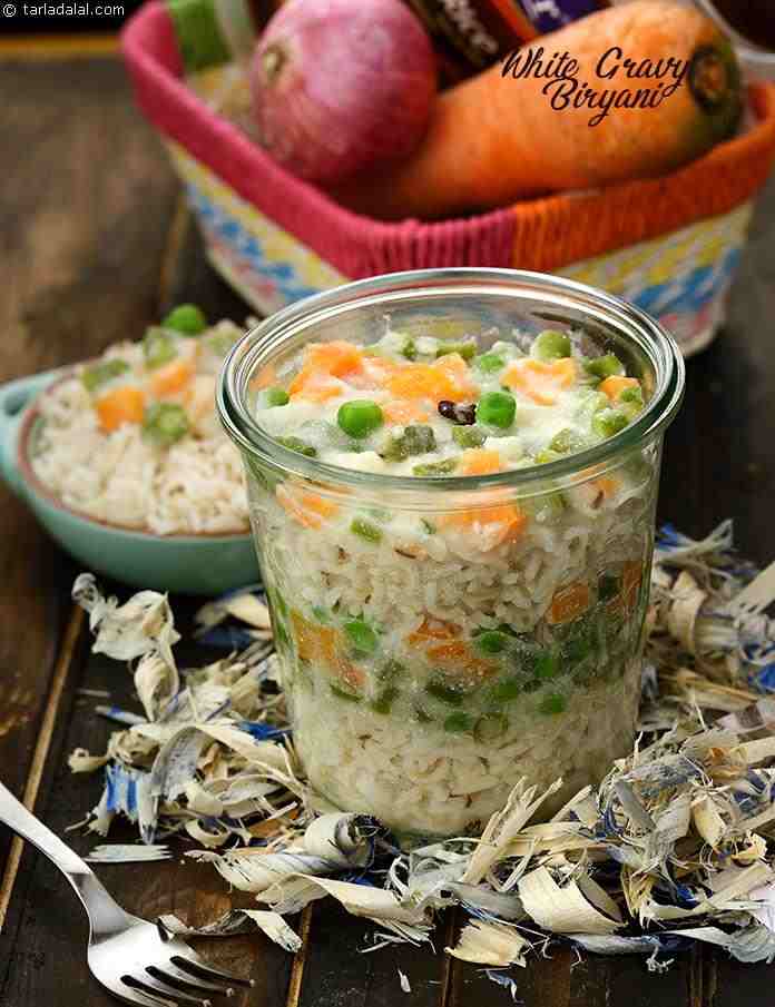 Caraway flavoured brown rice, layered with an assortment of colourful vegetables cooked in a subtly spiced gravy, the White Gravy Biryani is a mouth-watering and sumptuous dish – almost a one-pot meal! 