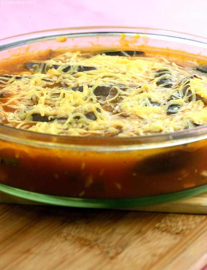 Zucchini and Brinjal Bake, layered sauteed zuchinni, tomato sauce, sauteed brinjals, topped with cheese and baked.