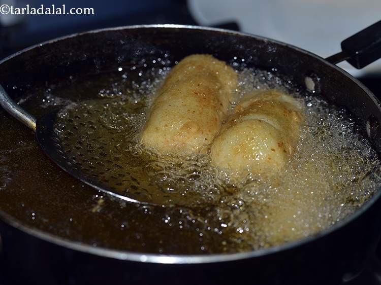 aloo cheese croquettes recipe | potato and cheese rolls | Indian potato ...