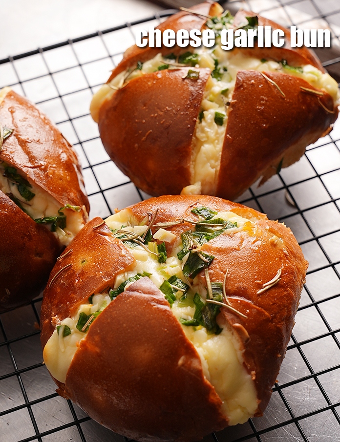 Korean cream cheese bun | Korean garlic bread | cheese garlic bun