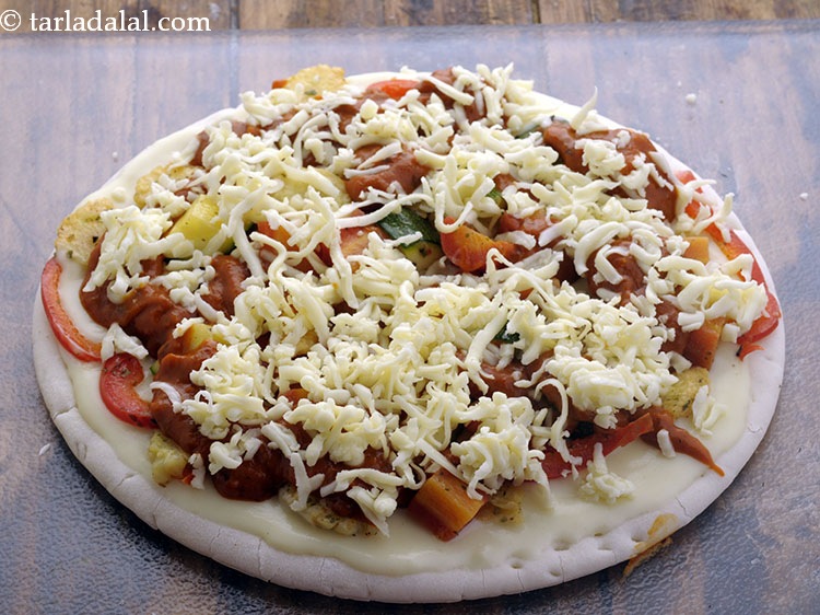 cheesy vegetable pizza recipe | veg cheesy pizza | Indian style cheese ...