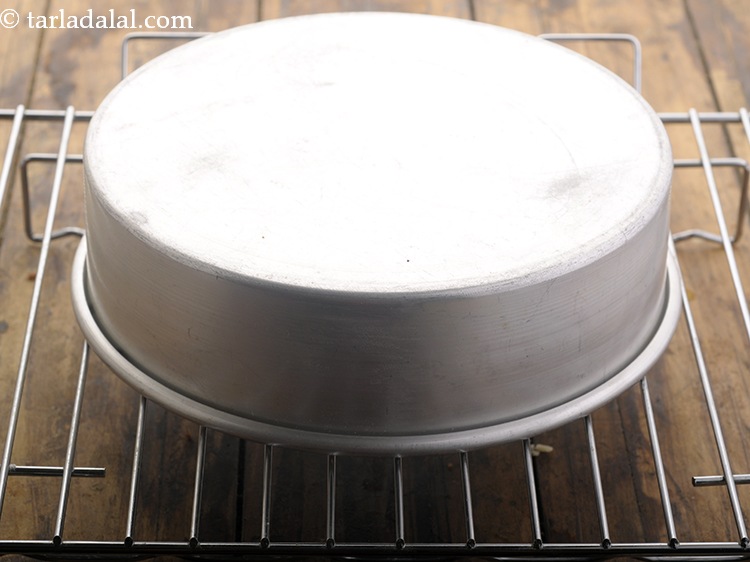 Cake in steel cheap cooker