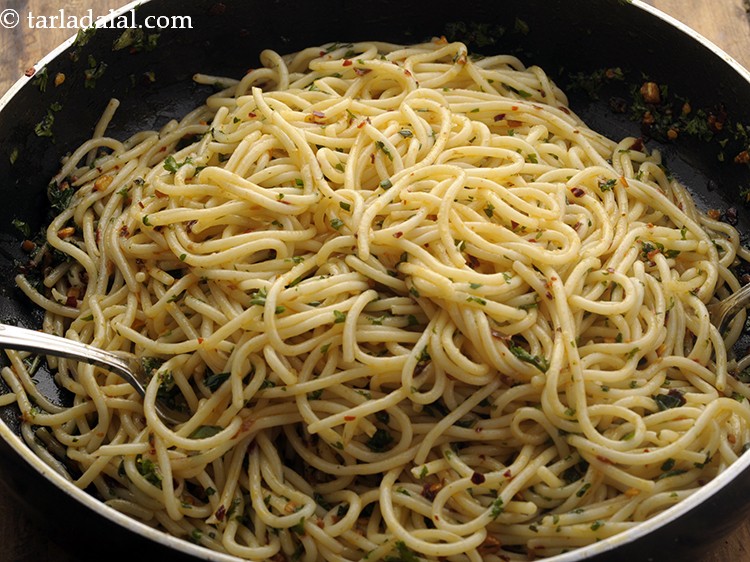 garlic spaghetti recipe | Indian style garlic pasta | aglio E olio