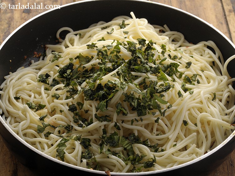 garlic spaghetti recipe | Indian style garlic pasta | aglio E olio