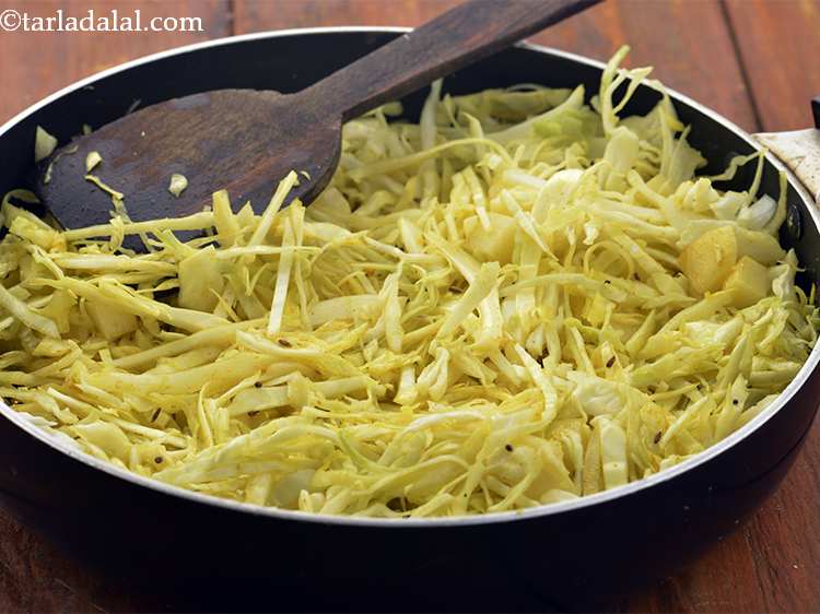 Kobi Batata Nu Shaak , Aloo Patta Gobhi recipe, Cabbage Potato Vegetable