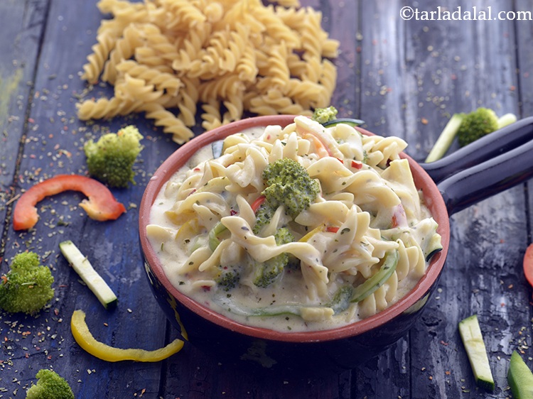 white sauce pasta recipe | Indian style white sauce pasta | pasta in