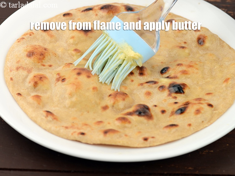 https://cdn.tarladalal.com/members/9306/procstepimgs/step-20_roti_remove-from-flame-and-apply-butter-9-198089.jpg